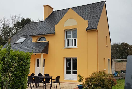 Maison dont la façade a été repeinte